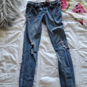 Skinny low cut blue ripped jeans